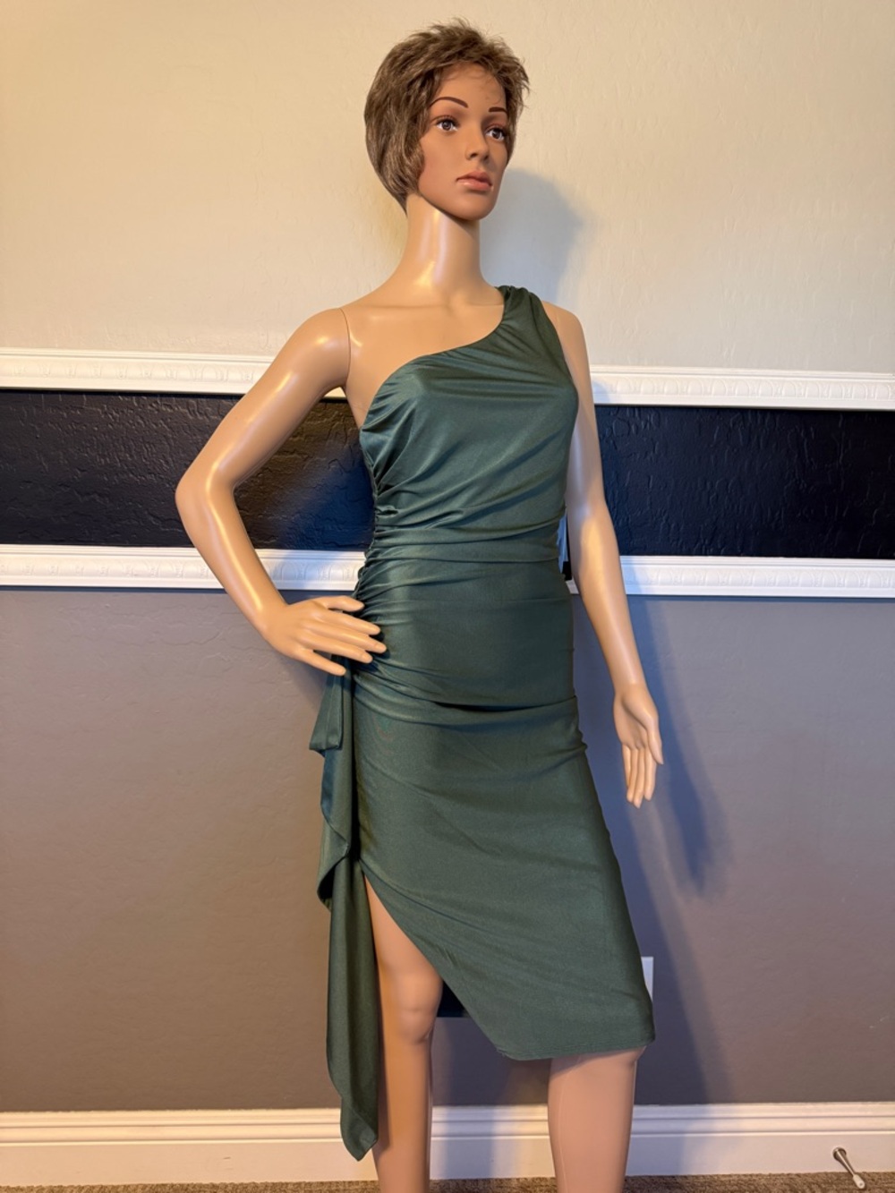 NWT City Vibe One-Shoulder Forest Green Draped Midi Dress Size M